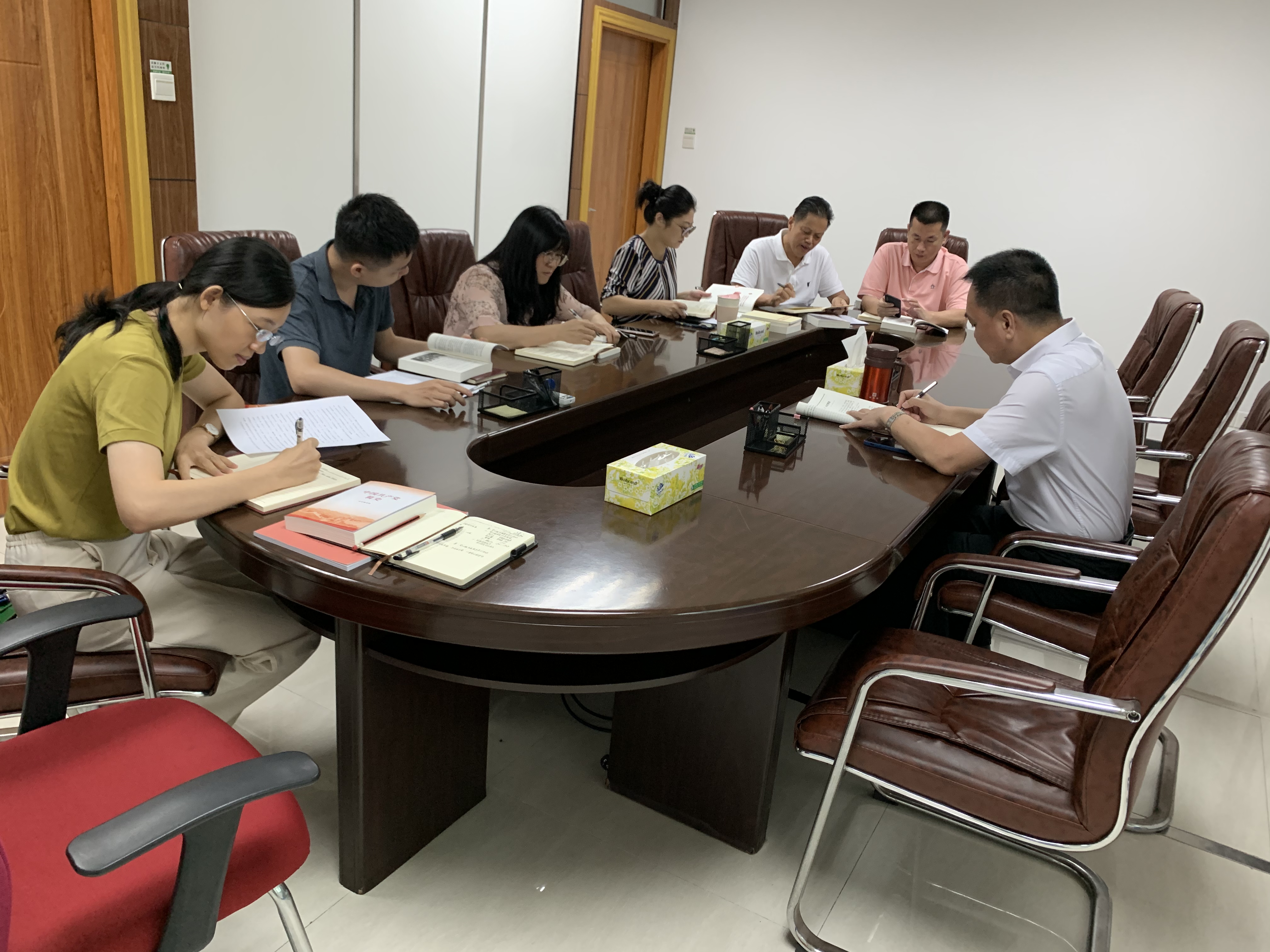 6.4第一黨小組在301會(huì)議室開展集中學(xué)習(xí)活動(dòng)1.jpg
