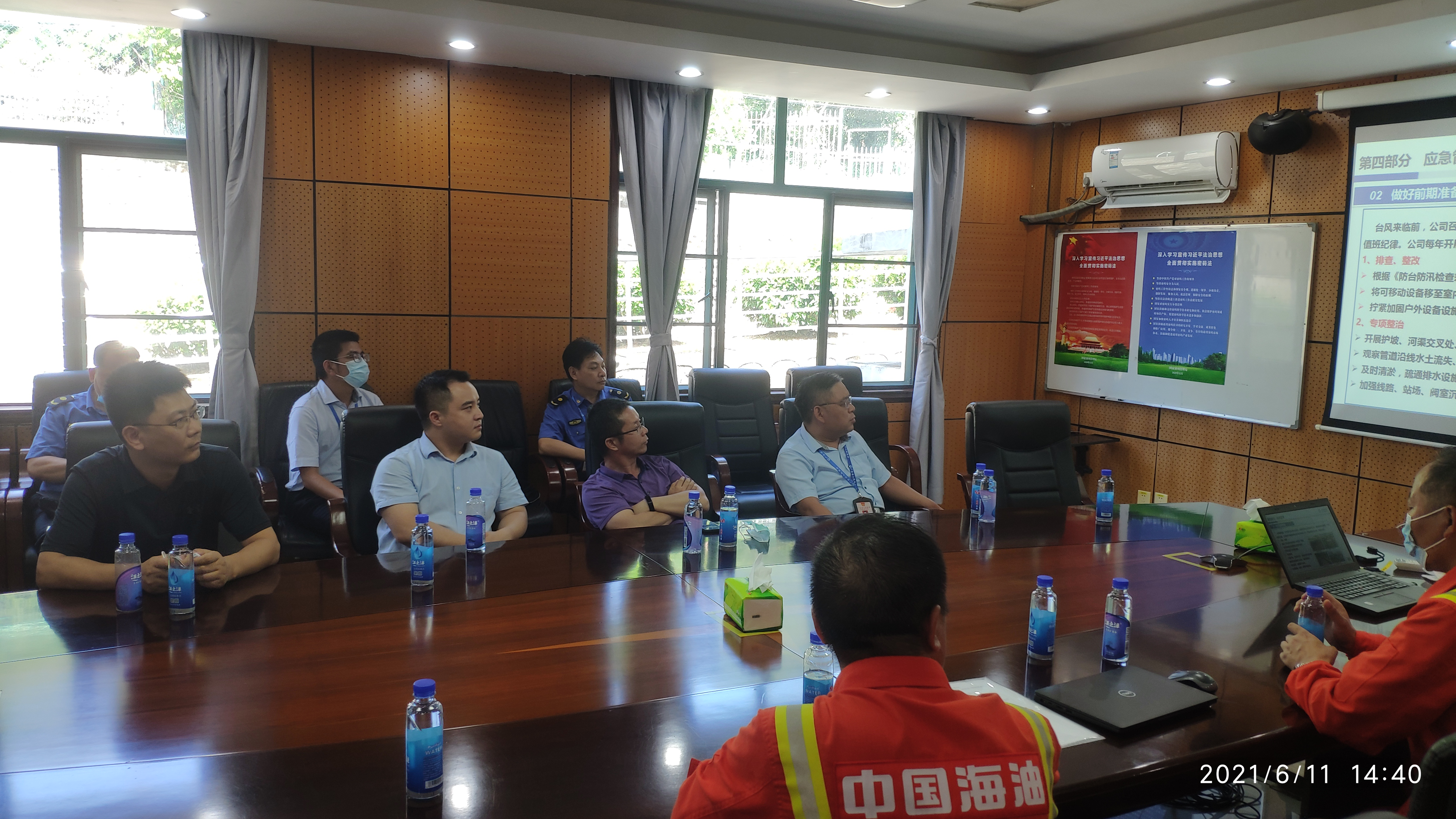 區(qū)委常委容立雄同志帶隊檢查能源企業(yè)安全生產(chǎn)2.png